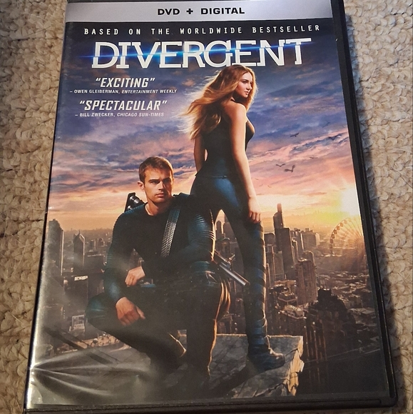 DIVERGENT on DVD - Picture 1 of 2